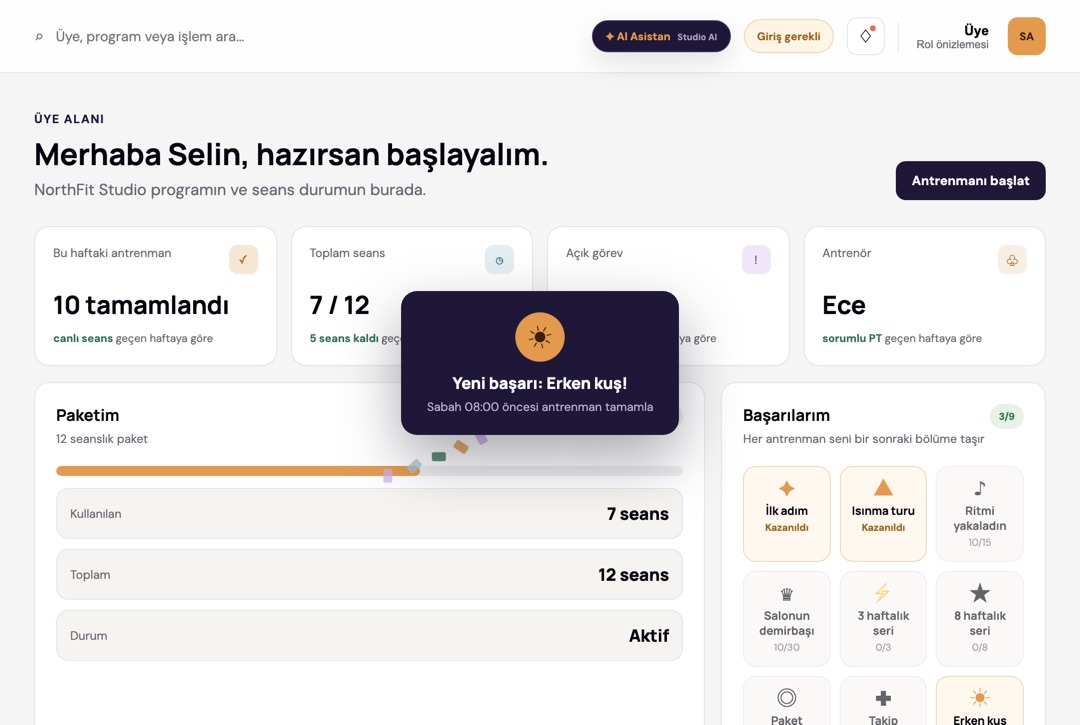 Başarı kutlaması: üye yeni rozet kazandığında ekranda beliren tebrik animasyonu ve rozet koleksiyonu